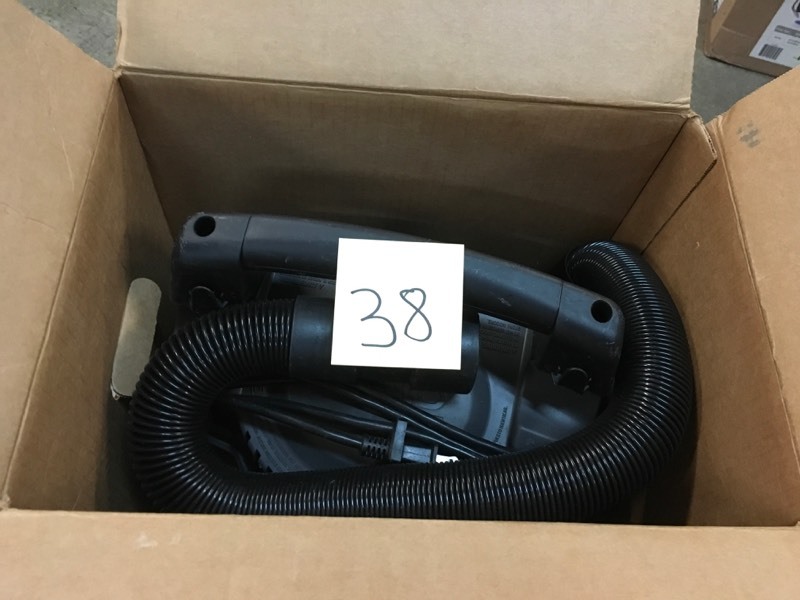 lot 38 image: RIDGID 3 Gal. 3.5-Peak HP Portable Pro WetDry Vacuum- good condition