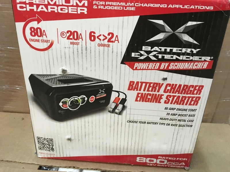 lot 39 image: Schumacher Battery Extender 12-Volt, 80 Amp Engine Start, 20 Amp ChargerMaintainer- open box