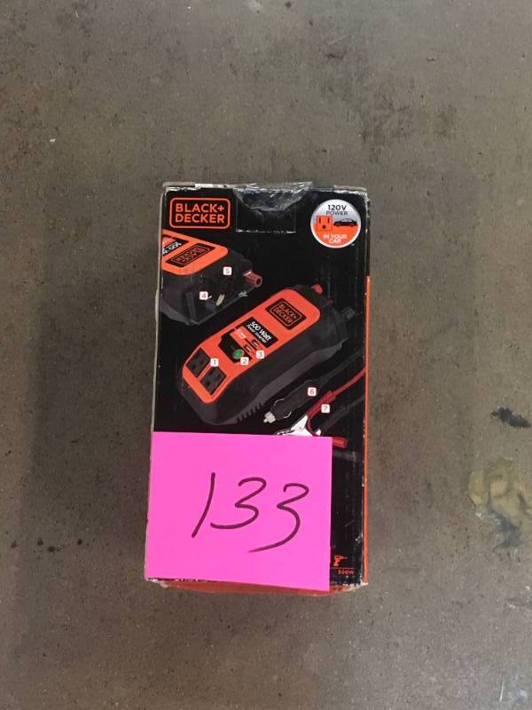 lot 133 image: BLACKDECKER 500-Watt Power Inverter- open box