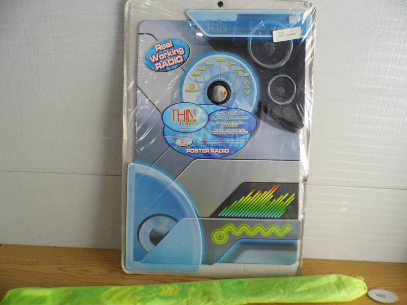 lot 2 image: Radio - Kite