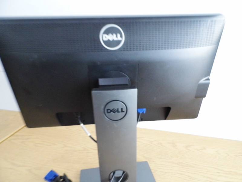 lot 8 image: Dell Monitor