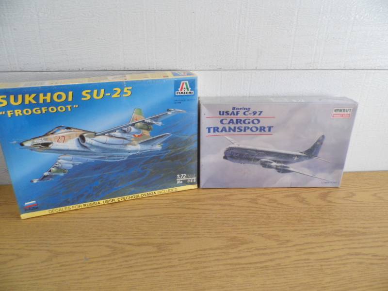 lot 20 image: Aukhoe SU25 - Boening USAF C97 Models