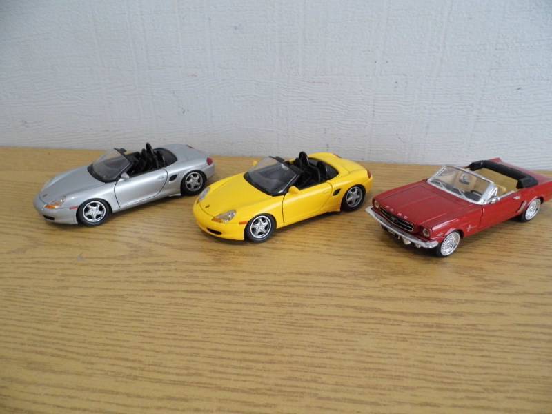 lot 25 image: 3 Diecast Cars
