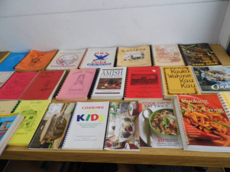 lot 34 image: Cookbooks