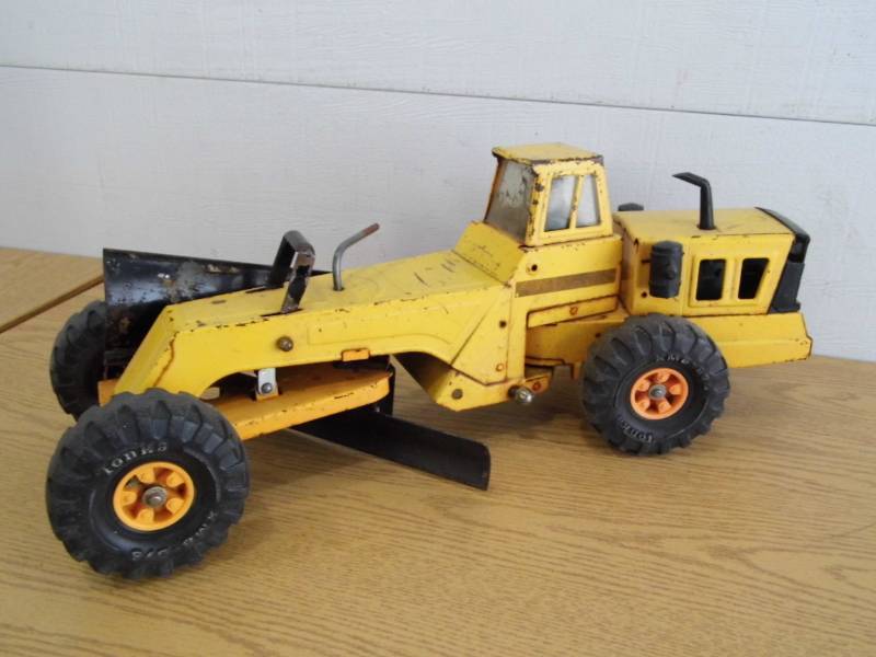 lot 43 image: Tonka Grader