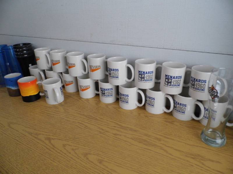 lot 46 image: Glasses - Mugs