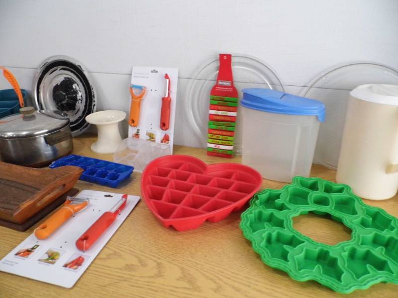 lot 55 image: Veggie Peelers - Kettle - Molds