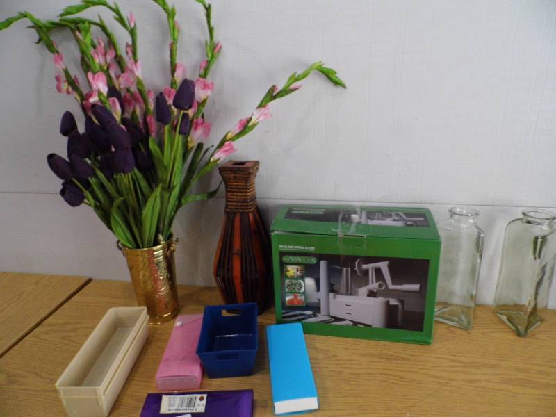 lot 57 image: Spiralizer - Decor