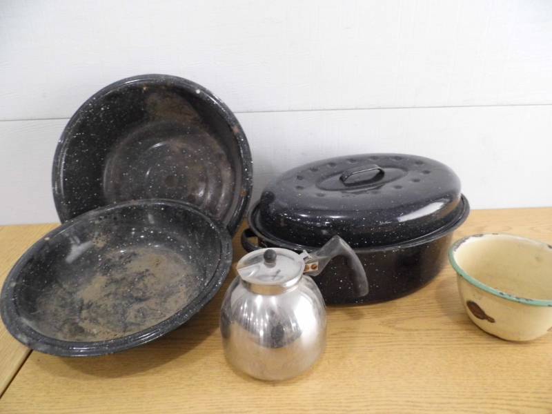 lot 63 image: Roaster - Pans
