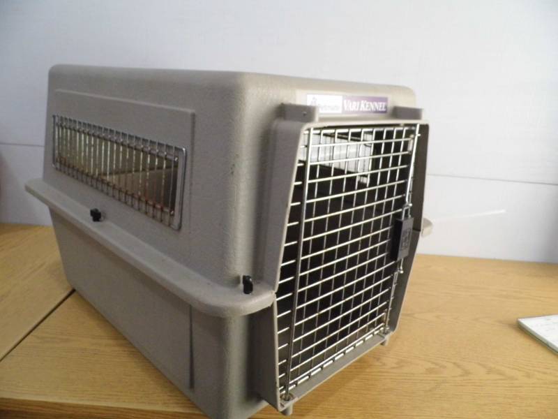 lot 82 image: Vari Kennel