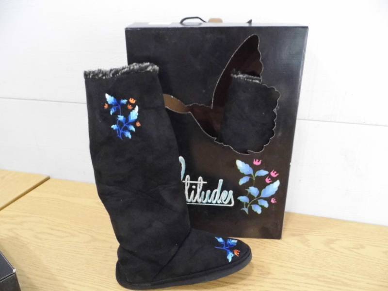 lot 88 image: Ciccia Bella Boots Slippers