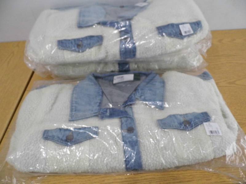 lot 98 image: Ladies Coats
