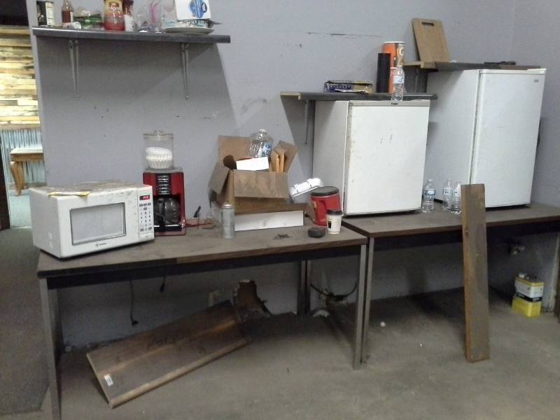 lot 49 image: Lot of (4) Haier,Kenmore Mini Refrigerators, Mr. Coffee Coffee Machine, Westinghouse Microwave Oven