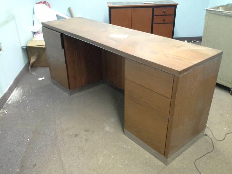 lot 61 image: Wood Office CredenzaReturn 6-Drawer
