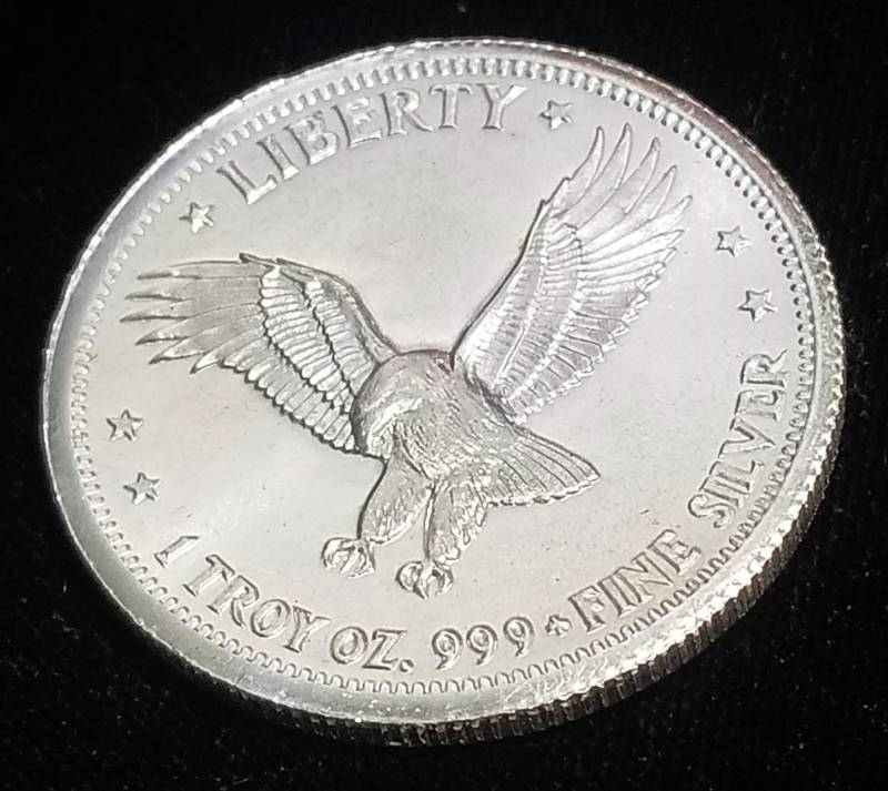 lot 15 image: 1 TROY OZ. .999 FINE SILVER 1981 LIBERTY EAGLE ROUND