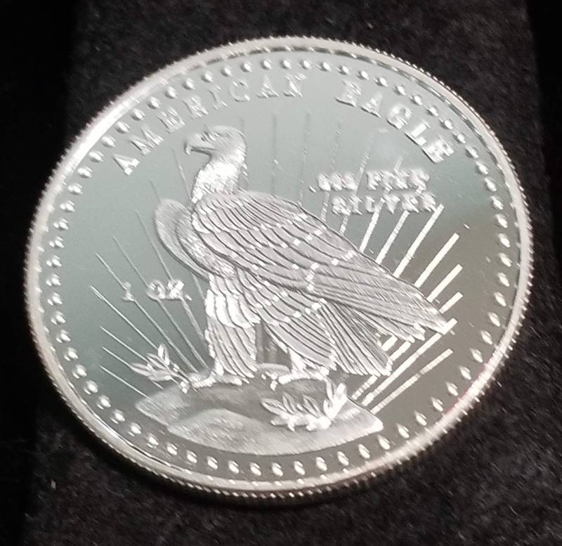 lot 44 image: PRE SILVER EAGLE 1982 WORLDWIDE MINT 1 TROY OZ .999 FINE SILVER EAGLE