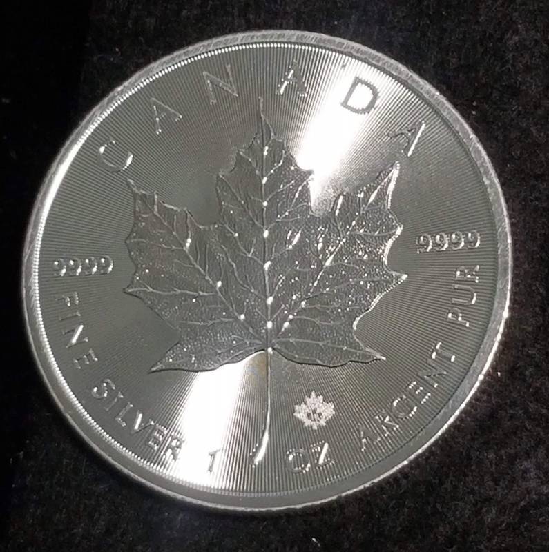 lot 48 image: 2018 CANADA 1 OZ .9999 FINE SILVER MAPLE LEAF