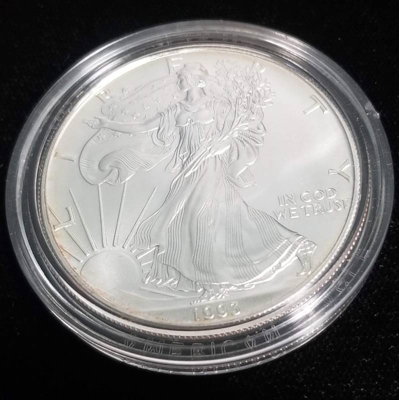 lot 03-A image: 1993 AMERICAN SILVER EAGLE 1 TROY OZ. .999 FINE SILVER ORIGINAL GOVT PACKAGING