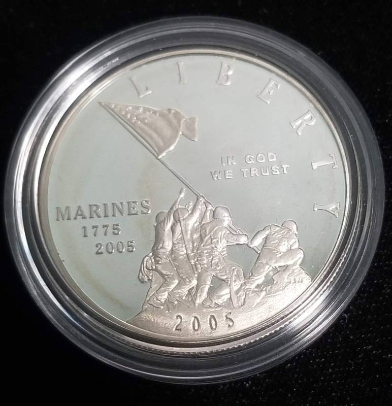 lot 05-A image: 2005 MARINES US COMMEMORATIVE SILVER DOLLAR IN ORIGINAL GOVT PACKAGING