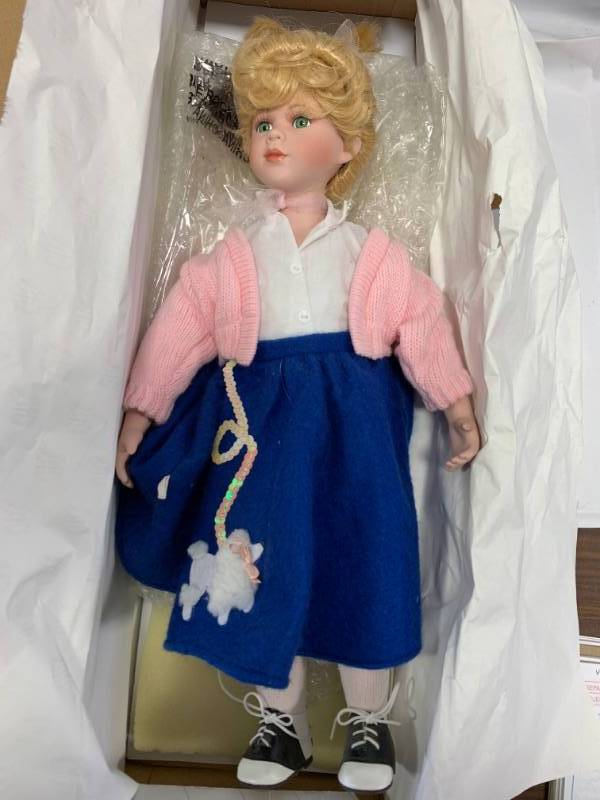 lot 52 image: Heritage Signature Collection Peggy Sue Rock n Roll 17 $199 Retail