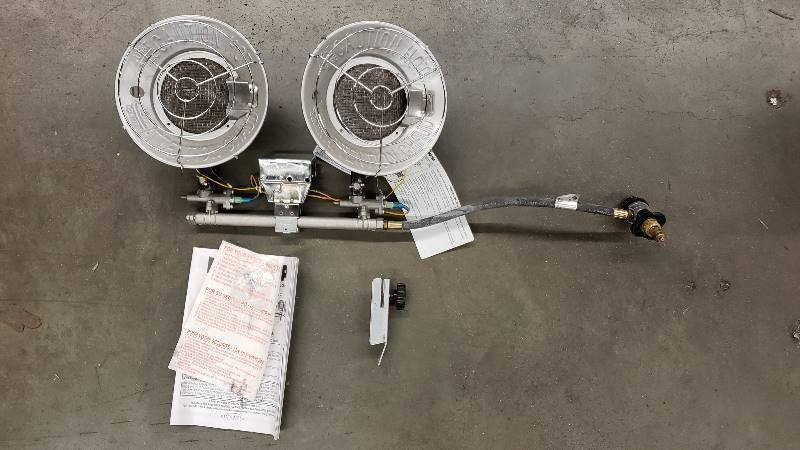 lot 33 image: Master MH-32-TTC LP Tank Top Heater, Variable Output, 32,000 BTU