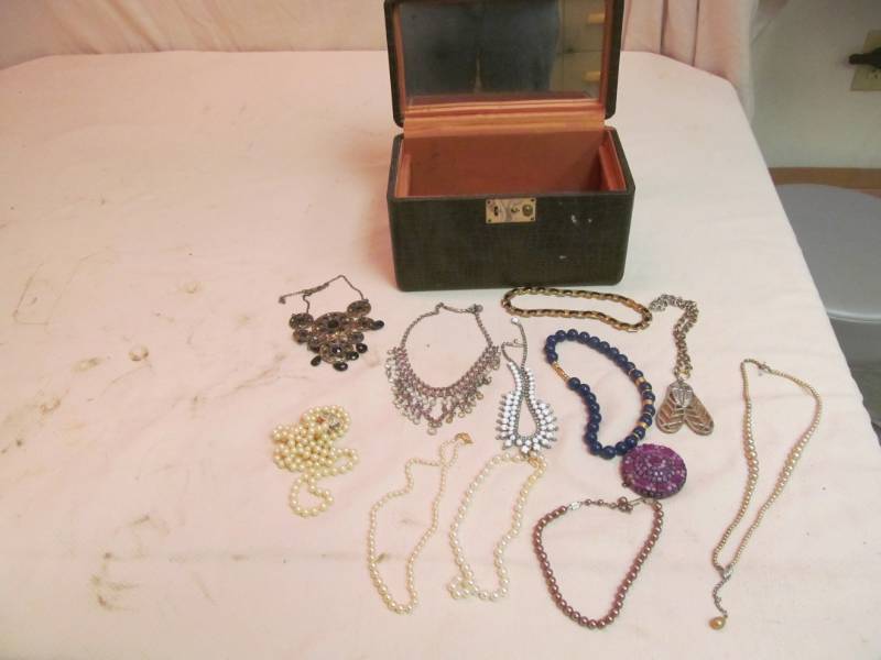 vintage jewelry box, vintage costume jewelry