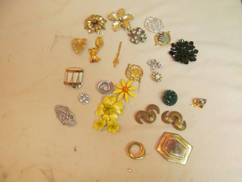 vintage costume jewelry