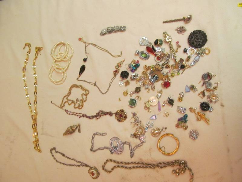 vintage costume jewelry