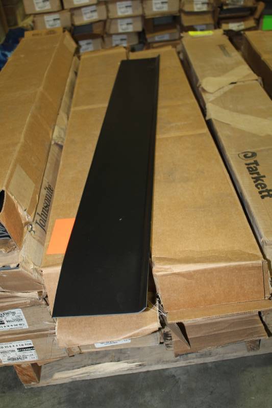 lot 382 image: Lot of (4) Boxes of Johnsonite ColorMatch DC 20 6x4 Vinyl Toe Molding Charcoal 6x48in. 25-Count