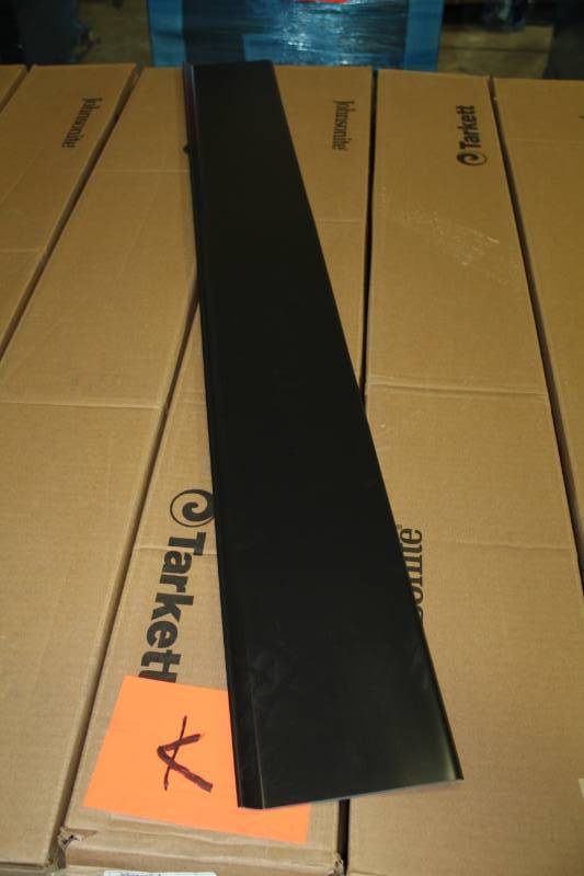 lot 386 image: Lot of (4) Boxes of Johnsonite ColorMatch CB 40 6x4 18 Vinyl Toe Molding Black 6x48in. 25-Count