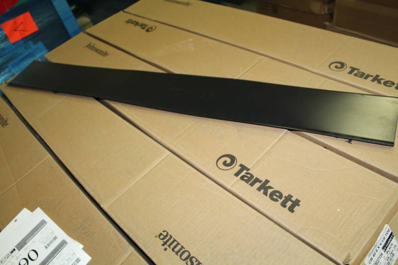 lot 387 image: Lot of (5) Boxes of Johnsonite ColorMatch CB 40 6x4 18 Vinyl Toe Molding Black 6x48in. 25-Count