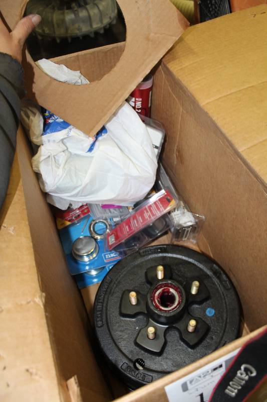 lot 189 image: Axle Technology 5-Lug Drum Brake Assembly, Wheel Bearing Dust Cap, Ultra Tow Stub Spindle Axle
