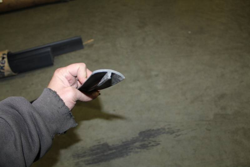 lot 433 image: Lot of (6) Vinyl Toe Molding
