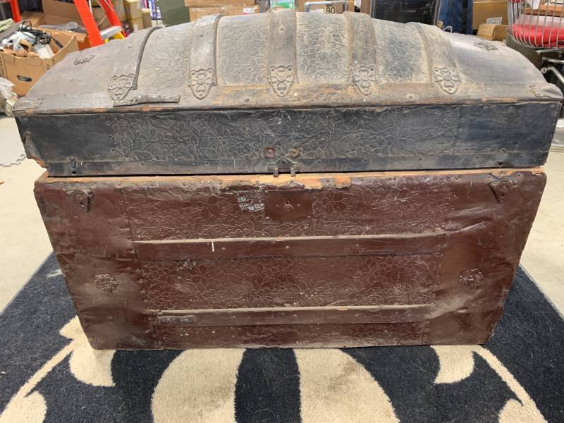 lot 29 image: Antique Ornate Steamer Trunk