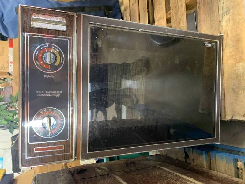 lot 48 image: Old School Litton Minutemaster Microwave