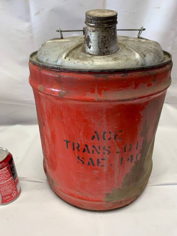 lot 60 image: Vintage Ace Midwest Oil Can