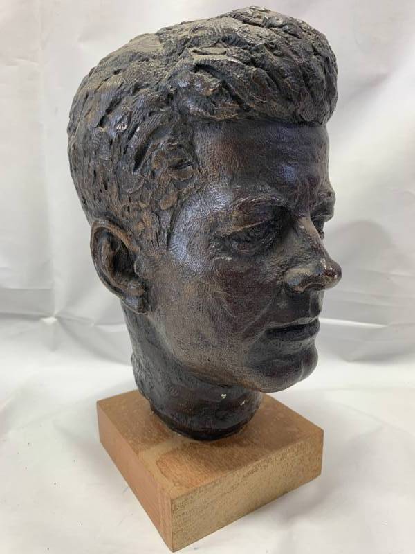 lot 77 image: Original Vintage 1964 JFK Bust