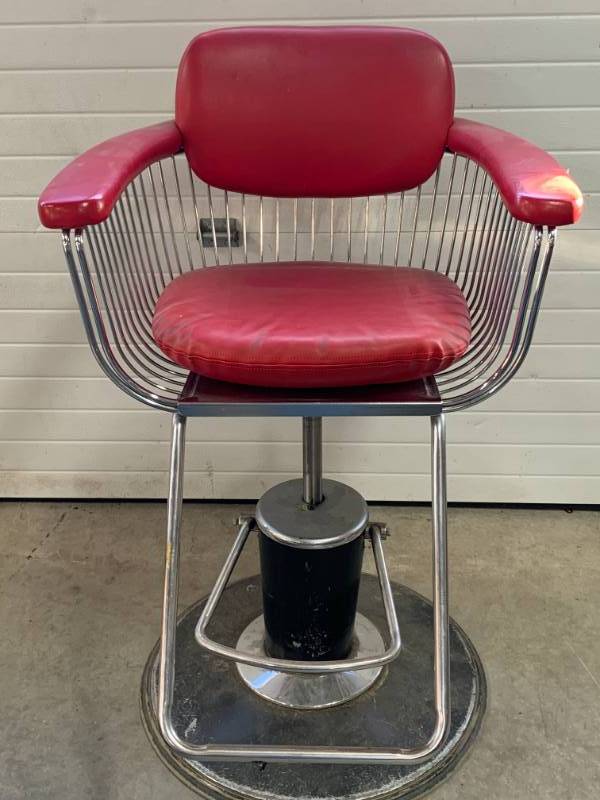 lot 81 image: 1960s Original Josephs School of Hair Barber Chair Belmont Takara Warren Planter Style