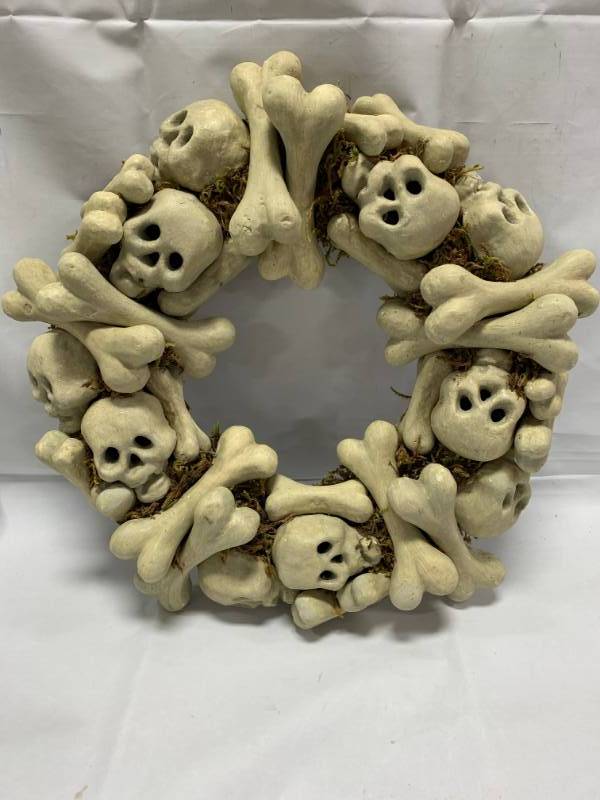 lot 83 image: 16 Skull  Bones Wreath