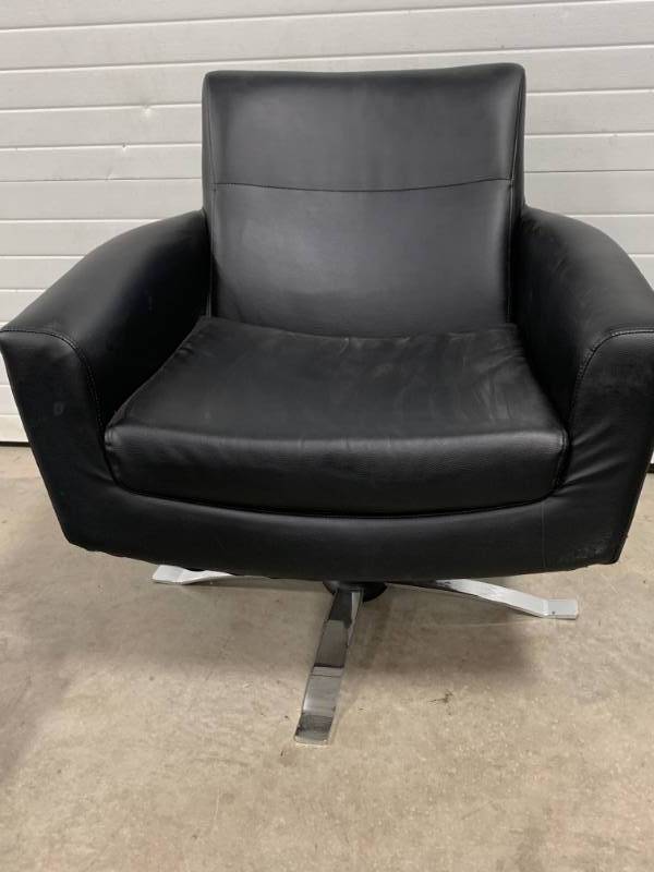 lot 92 image: High Quality Office Chair
