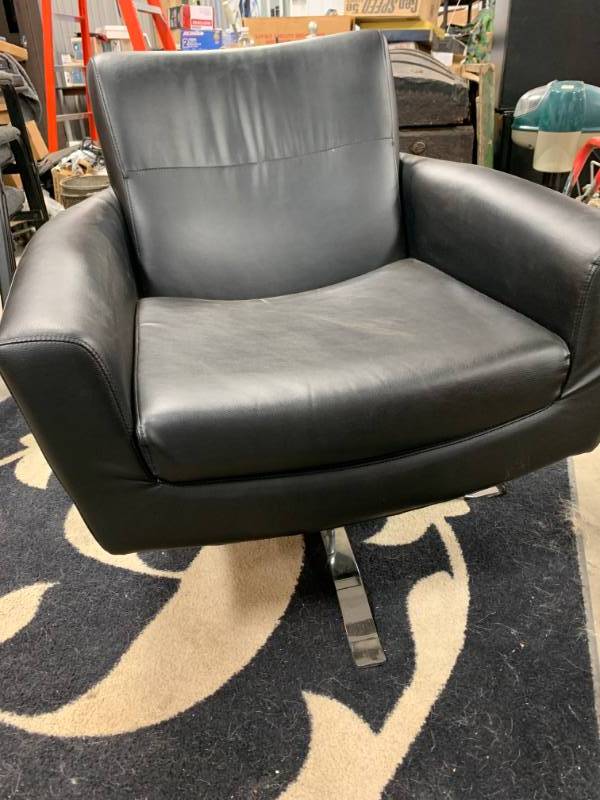 lot 93 image: High Quality Office Chair