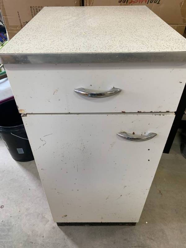 lot 101 image: 1960s Metal Garage Cabinet