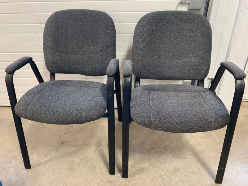 lot 85 image: Lot of 2 Office Chairs (next to new)