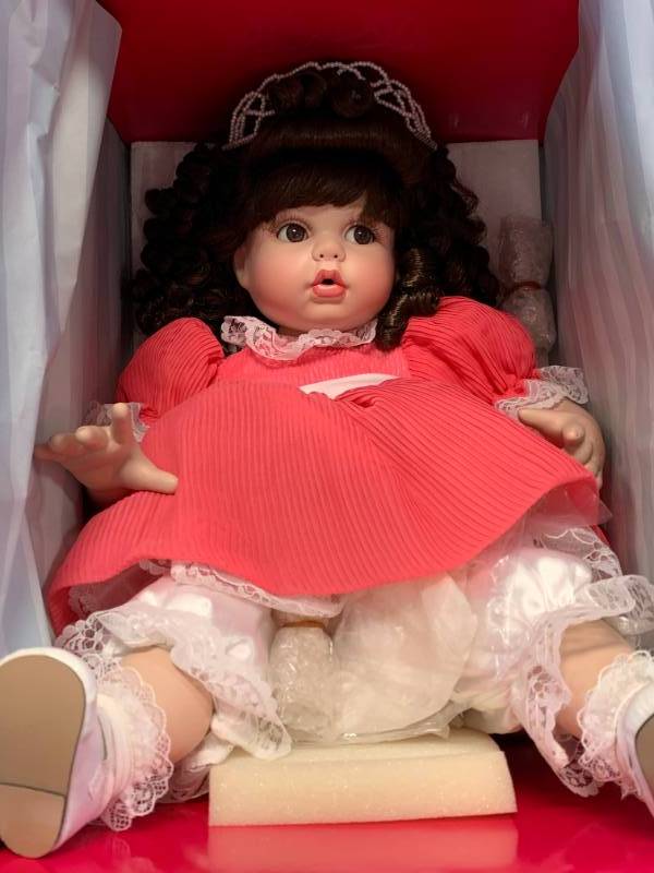 lot 7 image: Marie Osmond Little Princess Porcelain 17 Doll $176 Retail