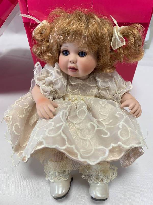 lot 19 image: Marie Osmond Holiday Elegance Porcelain 7 Doll $148 Retail