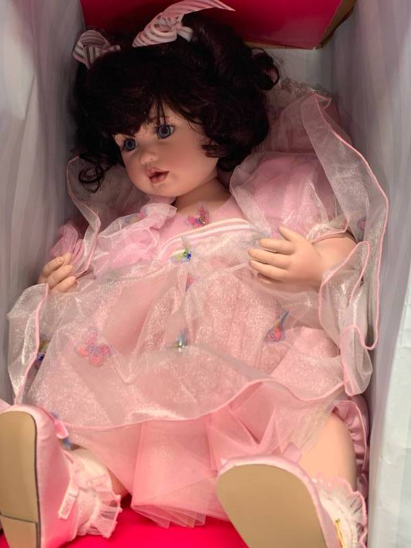 lot 39 image: Marie Osmond Susie Butterfly Porcelain 20 Doll $65