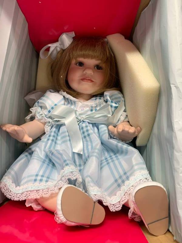 lot 44 image: Brinns Wedding March 15 Porcelain Doll