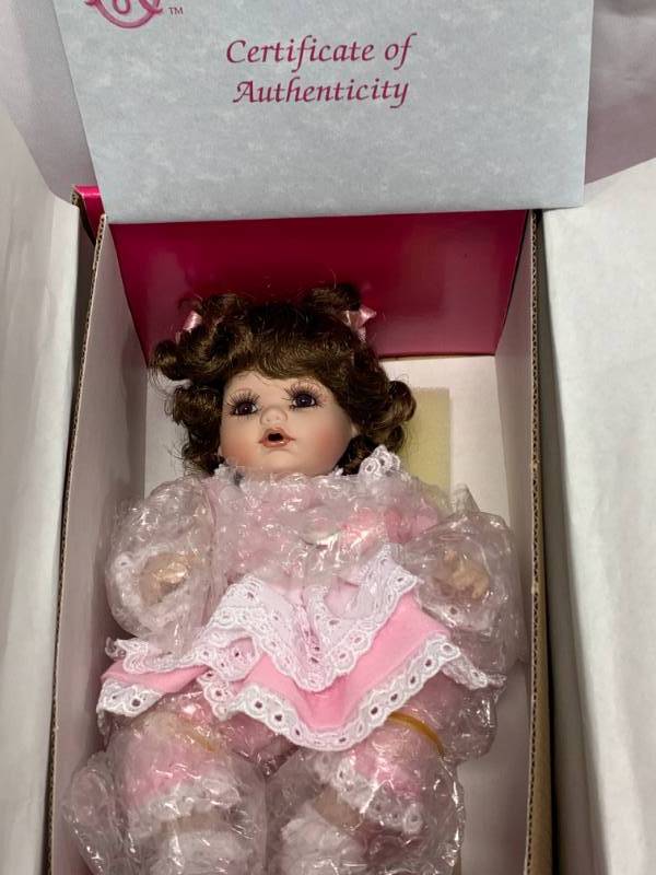 lot 57 image: Marie Osmond Jessica Tiny Tot Porcelain 5 Doll $60 Retail