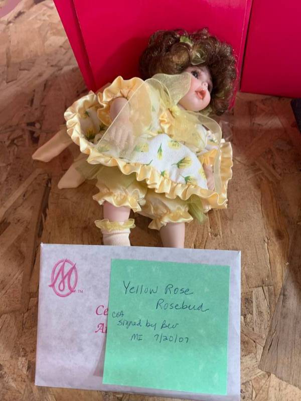 lot 59 image: SIGNED Marie Osmond Texas Rose Bud Porcelain 7 Doll $65 Retail