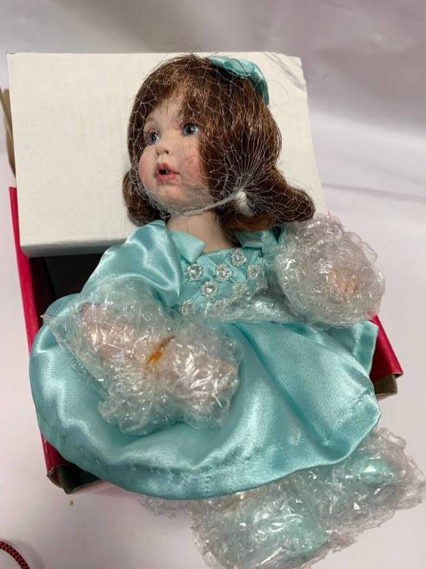 lot 81 image: Marie Osmond Satin Tiny Tot Porcelain 7 Doll $48 Retail